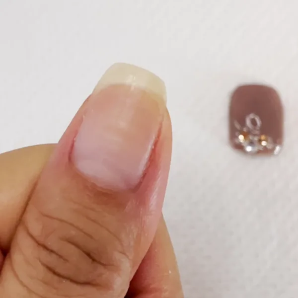 ピールオフジェルをオフした後の傷みの少ない自爪