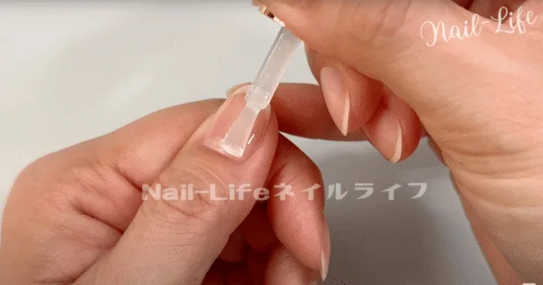 ベースジェルを塗って硬化