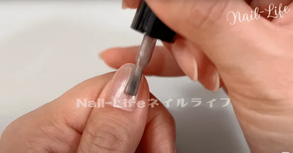 カラージェルを塗って硬化
