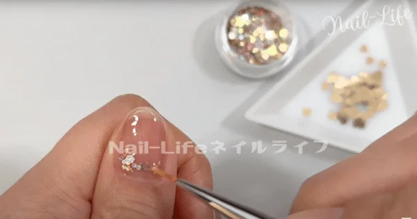 アートやパーツを乗せる