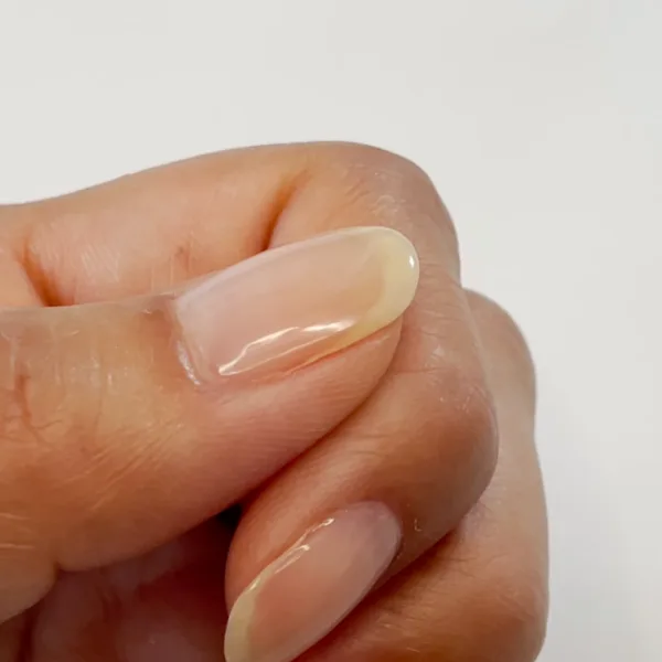 ZOYAネイキッドを塗った自爪