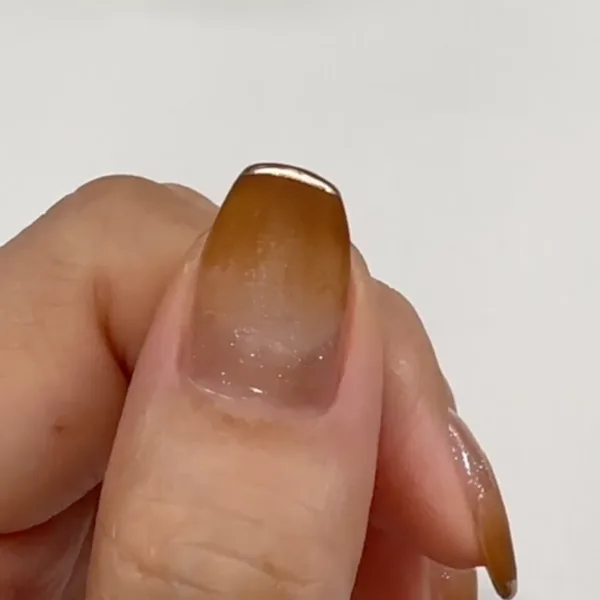 キャンドゥ ミラーパウダーペンで先端だけミラーネイル