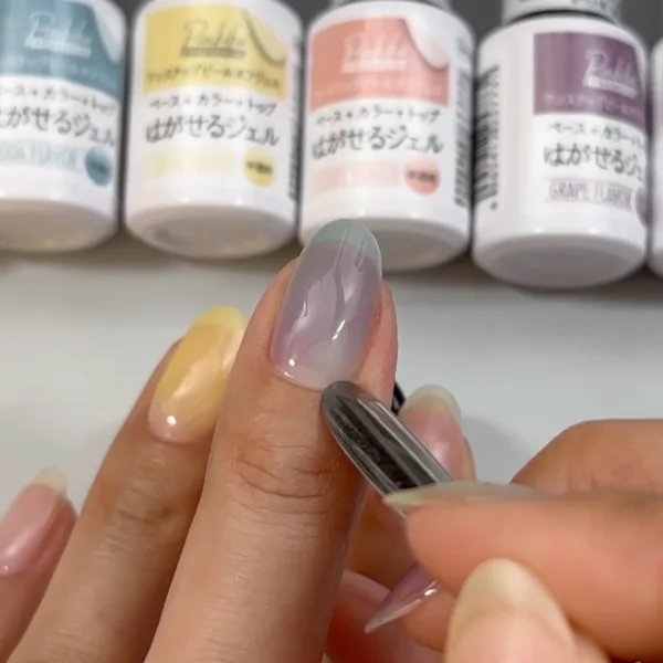 爪の根元に隙間（きっかけ）を作る